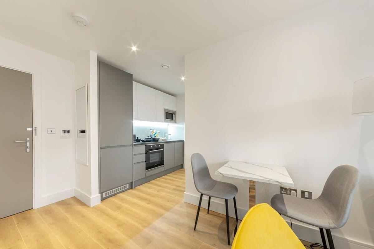Modern And Stylish 1 Bed Apartment In East Grinstead Eksteriør billede