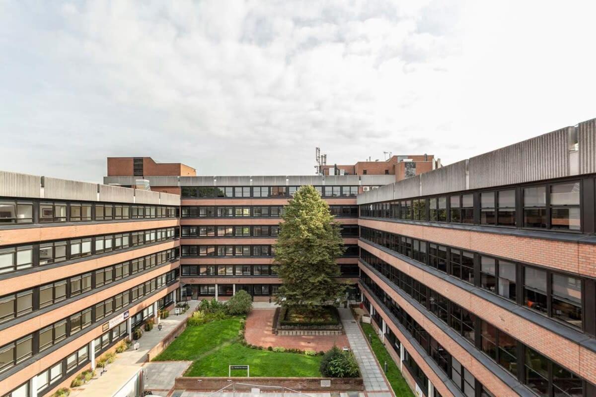 Modern And Stylish 1 Bed Apartment In East Grinstead Eksteriør billede